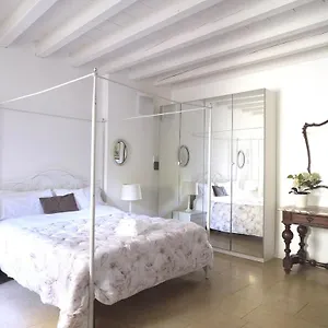 https://fleur-de-lis-accademia.it-lombardy.com